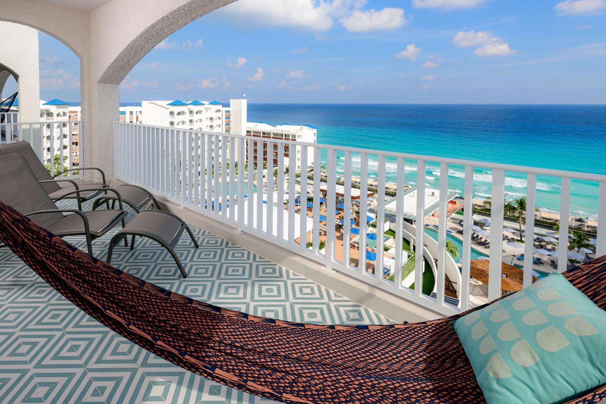 Hilton Cancun Mar Caribe All-Inclusive Resort Екстер'єр фото