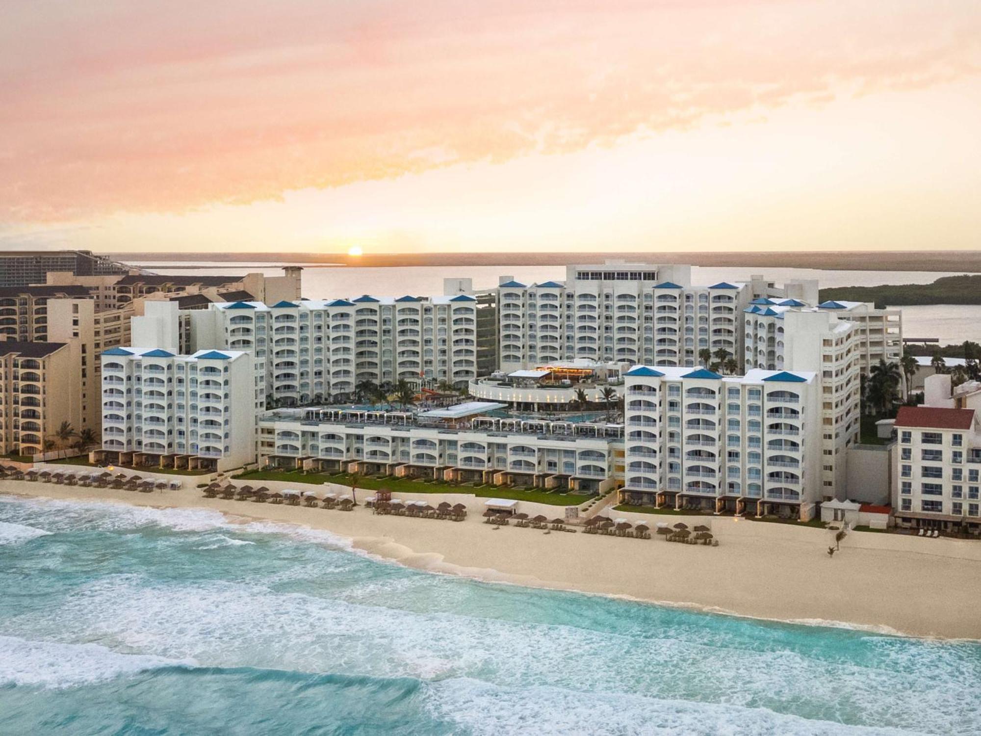Hilton Cancun Mar Caribe All-Inclusive Resort Екстер'єр фото